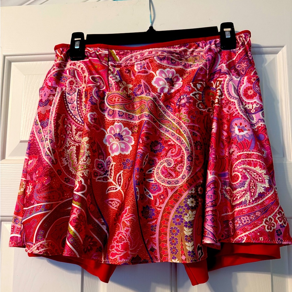 Vibrant Paisley Red SparkleSkirt with attached red compression shorts Size Large